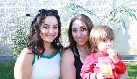  Alejandra Macías, Montse Macías y Nicolás.