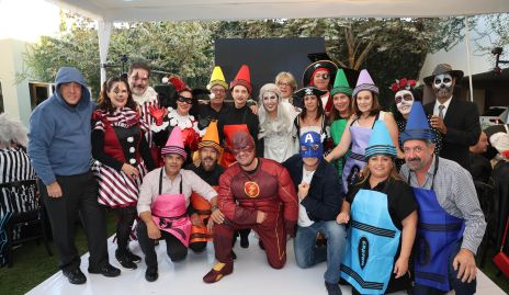  Cristina Puga celebrando sus 50 años con sus amigos.