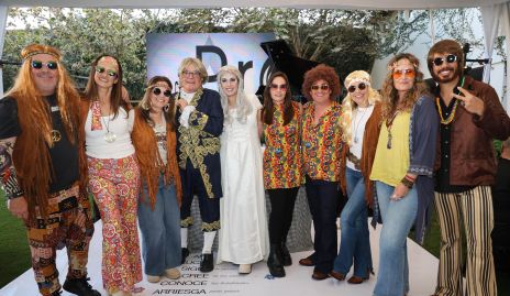  Guillermo Pizzuto y Cristina Puga con los Hippies.