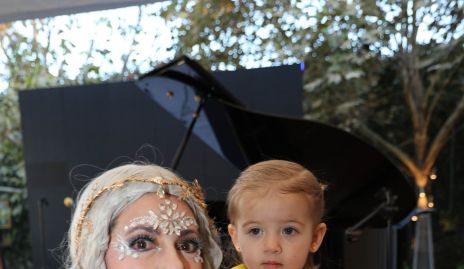  Cristina Puga y Victoria.