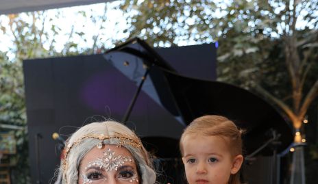  Cristina Puga y Victoria.