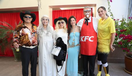  Cristina Puga con sus amigos.