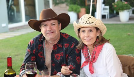  Jean Franco Pizzuto y Alejandra Allende.