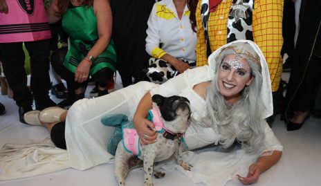  Cristina Puga y la perrita Chuleta.