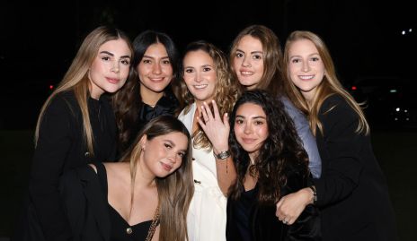  Lucila Andrade con sus amigas.