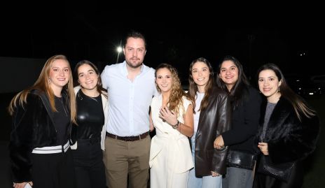  Pato Lozano y Lucila Andrade con sus amigas.