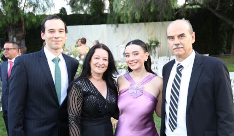  Víctor Chávez, Vicky Marroquín, Valeria Chávez y Víctor Chávez.