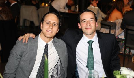  Alan Almazán y Víctor Chávez.