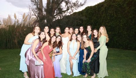  Ana Pao Bravo con sus amigas.