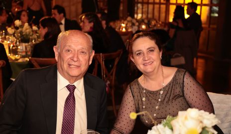  Carlos Aldrete y Rosa María Flores.