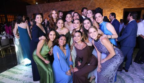  Ale Morales con sus amigas.