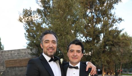  Wilfrido y Adrián Martínez y Neumann, hermanos del novio.