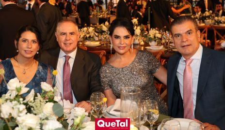  Rebeca de Treviño, Rodolfo Treviño, Marily y Javier Tobías.