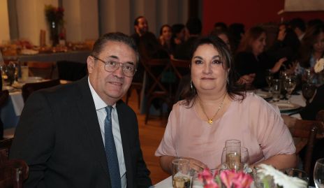  Alfonso Jerez y Martha Herrera, papás del novio.