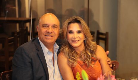  Roberto Alcalde y Bertha Barragán.