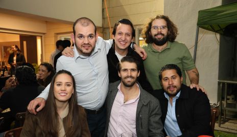  Elías Abud con sus amigos.