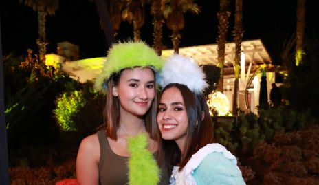  Isabela Vázquez y Loretta Castanedo.