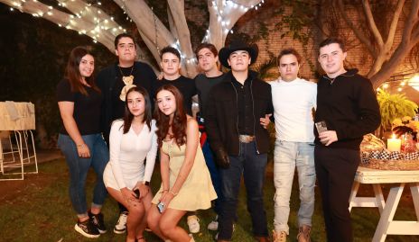  Lorena Rueda, Víctor Tame, Xavier Castro, Jorge Jaramillo, Matthew Tan, Xavier Herrera, Amaury Artolózaga, Barbara Burgos y Adri Sánchez.