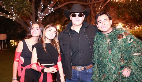  Ana Pao de la Torre, Regina Castillo, Matthew Tan y Sairo Álvarez.