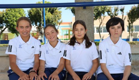  Hanni, Álika, Emilia y Christian.