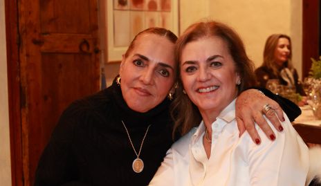  Mimí Hinojosa y Adriana Carrera.