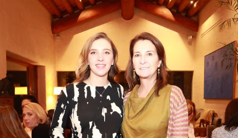  Paulina Martínez con su mamá Tawi Garza.