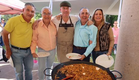  Jorge Mendizábal, paellero con sus amigos Pepe Maza, Oscar Villarreal, Gerardo Valle y Puí García.