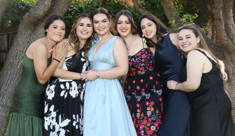  Melissa Galindo con sus amigas.