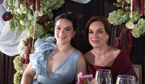  Melissa Galindo y Laura Angélica Jonguitud, hermana y mamá del novio.