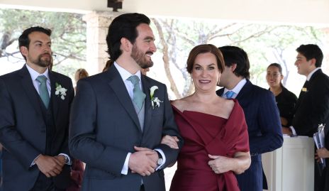  Julio Galindo con su mamá Laura Angélica Jonguitud.