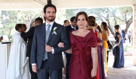  Julio Galindo con su mamá Laura Angélica Jonguitud.