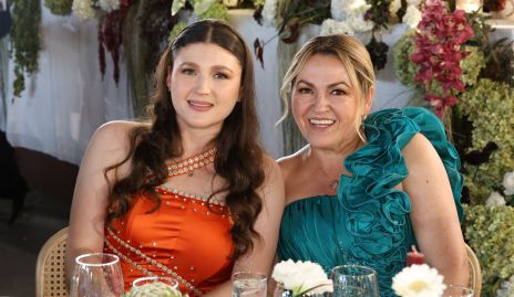  Jennifer Zúñiga y Vero Azuara.