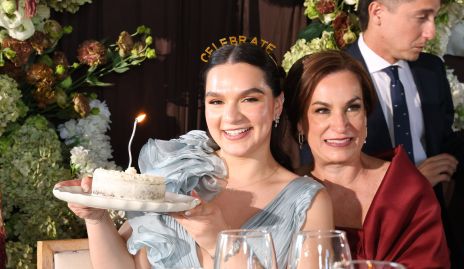  Melissa Galindo celebrando su cumpleaños con su mamá Laura Angélica Jonguitud.