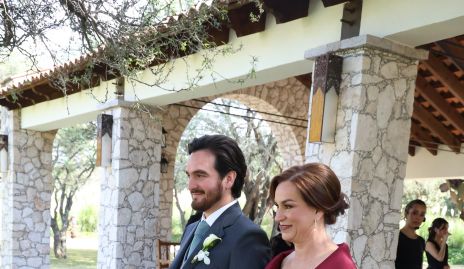  Julio Galindo con su mamá Laura Angélica Jonguitud.