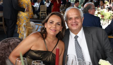  Toyita Villalobos y Héctor Davila.