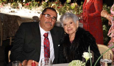  Jesús Flores y Graciela Flores.
