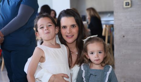  Jessica Martín con sus hijas Alessa y Luisa.