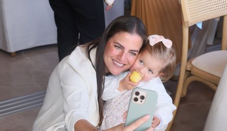  Danitza Lozano con su sobrina Loretta.