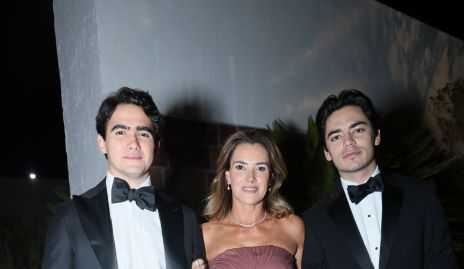  Germán Cueva, Anabeli Cueva y Pablo Riverol.