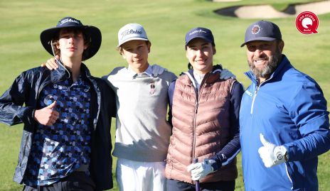  Iván Dronov, Platón Dronov, Olessia Shevchenko y Alexander Dronov.