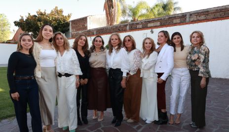  Familia Gaviño, Natalia, Michell, Lucila, Mónica, Yolanda, Elena, Patricia, Tayde, any, Paty y Anabel.