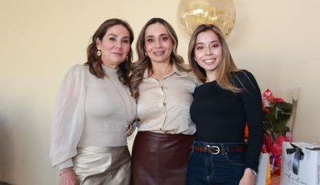  Gabriela Álvarez, Yolanda Álvarez y Natalia Gaviño.