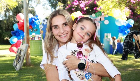 Adelina Zendejas y Antonella Valle.