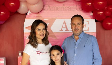  Alejandra Díaz de León y Juan Carlos Conde con su hija Ale.