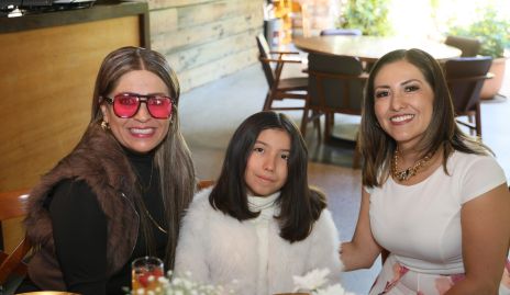  Maite López, Samantha Robles y Diana Vázquez.