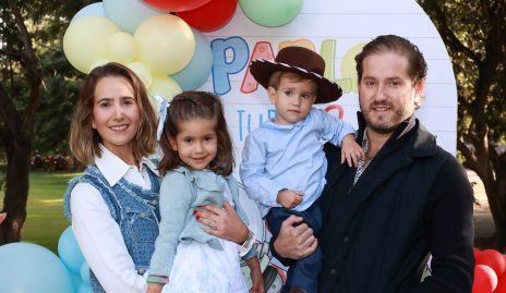  Lucía, Amelia, Pablo y Pablo Torres.