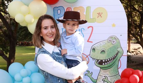  Lucía Martín Alba con su hijo Pablo.