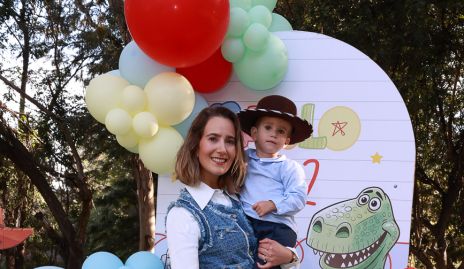  Lucía Martín Alba con sus hijos Amelia y Pablo.