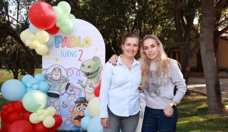  Sofía y Mónica Torres.