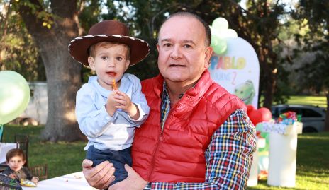  Pablo Torres con su abuelo Felipe Martín Alba.